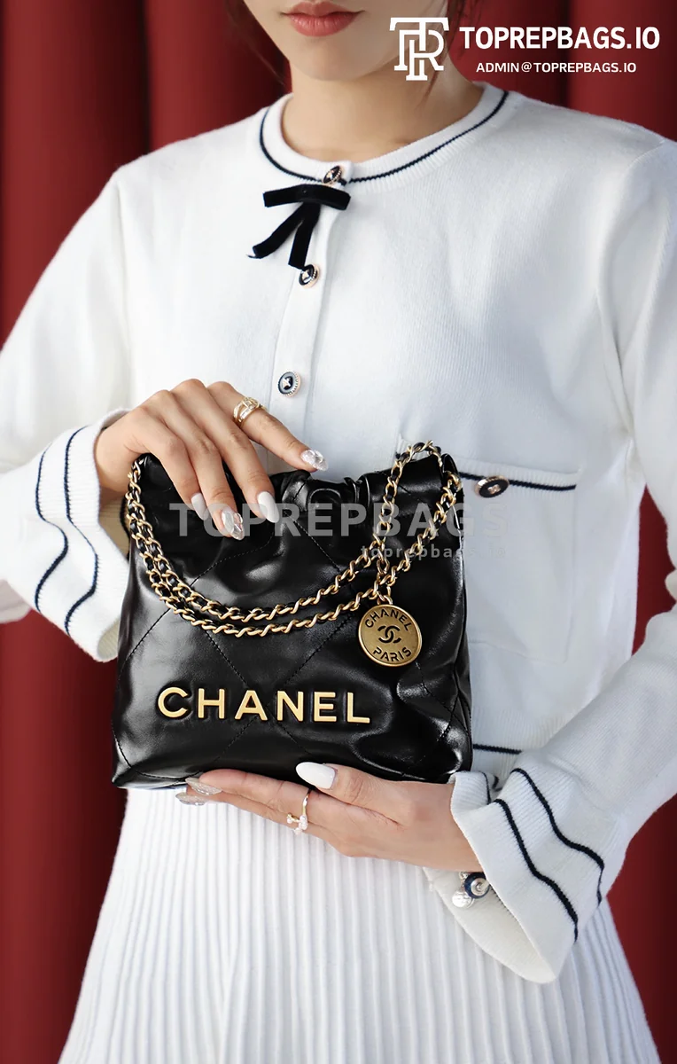 i1683190358_660_6 Chanel Mini22 Bag in Black