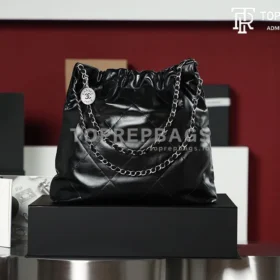 Chanel 22 Bag Medium in Black