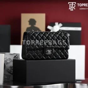 Chanel Classic Flap Medium in Black