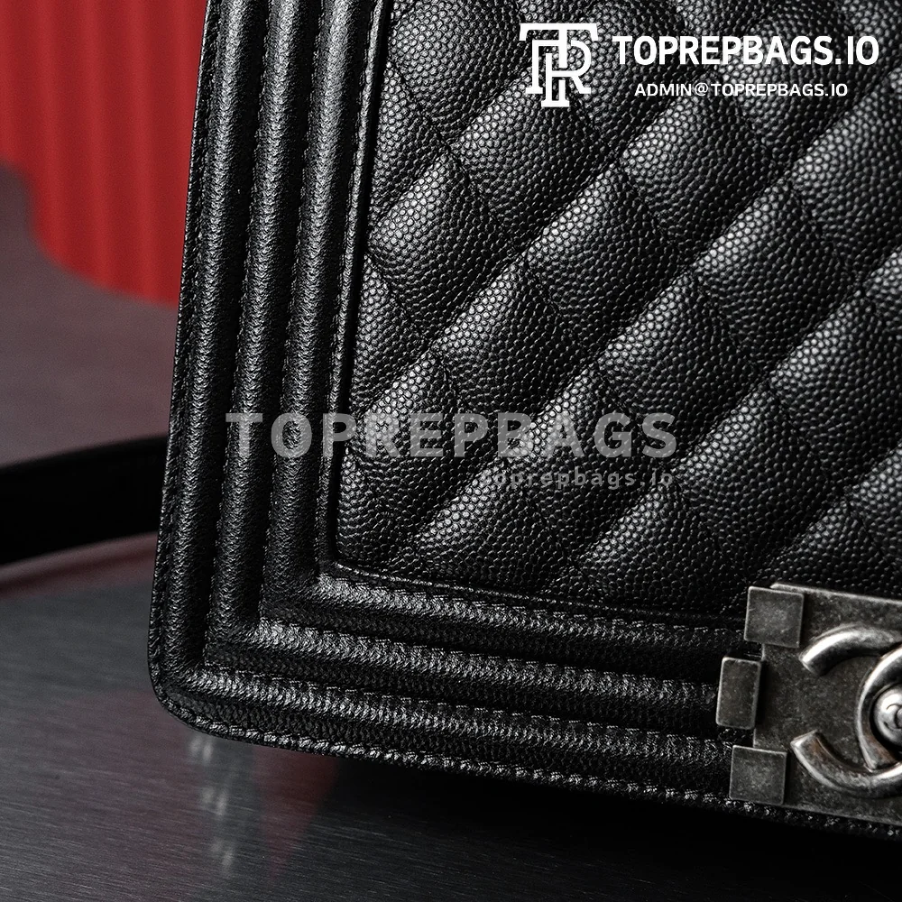i1690444166_2753_5 Chanel Le Boy Medium in Black