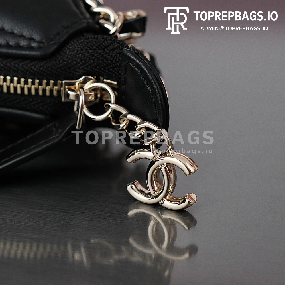 i1692700819_968_3 Chanel Handbag in Black