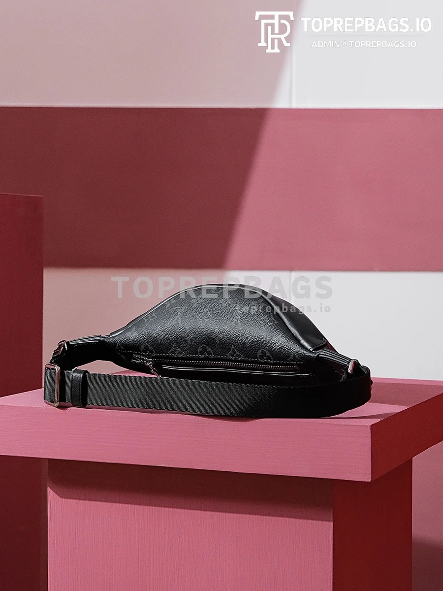 i1693820677_1655_3 Louis Vuitton Discovery Bumbag Small in Black