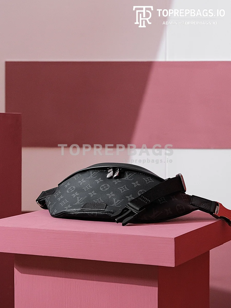 i1693820677_3998_4 Louis Vuitton Discovery Bumbag Small in Black