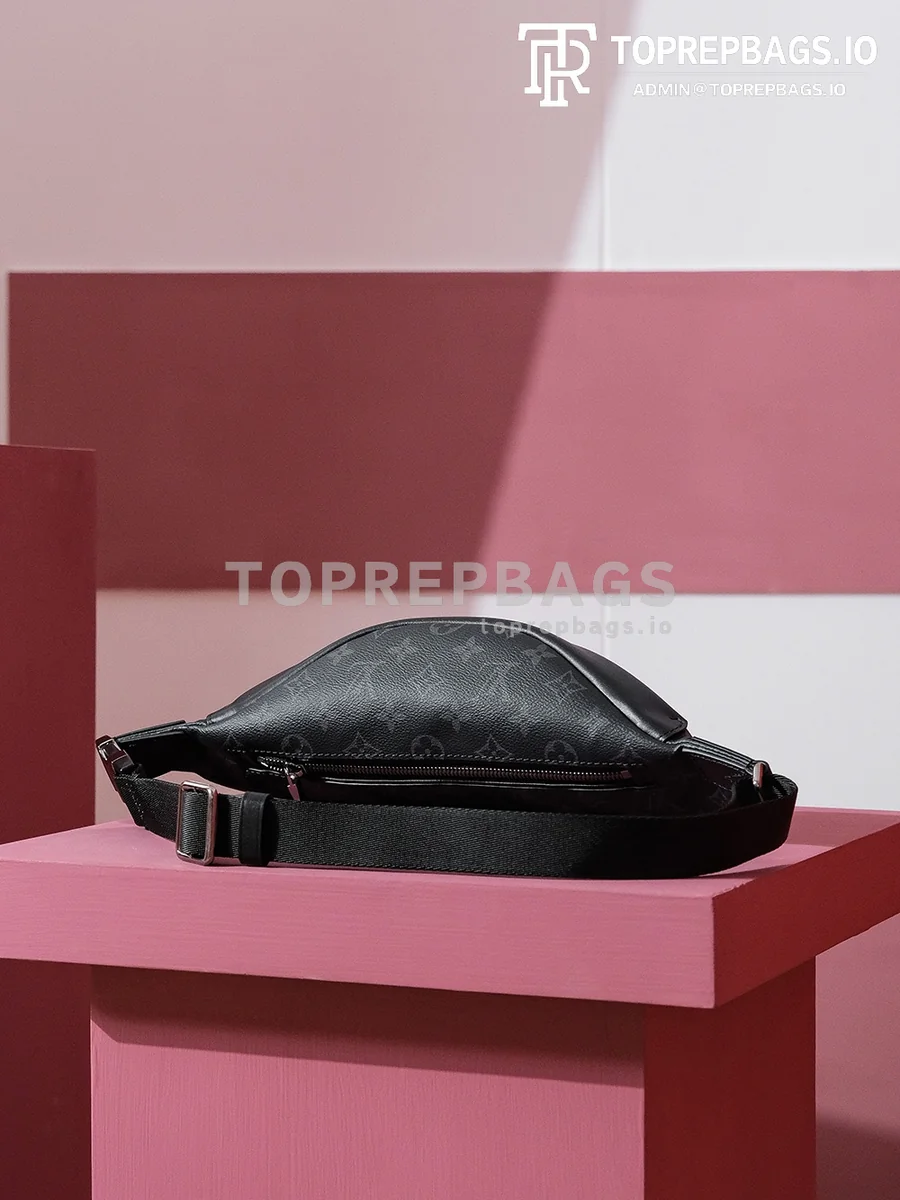 i1693820677_6035_2 Louis Vuitton Discovery Bumbag Small in Black