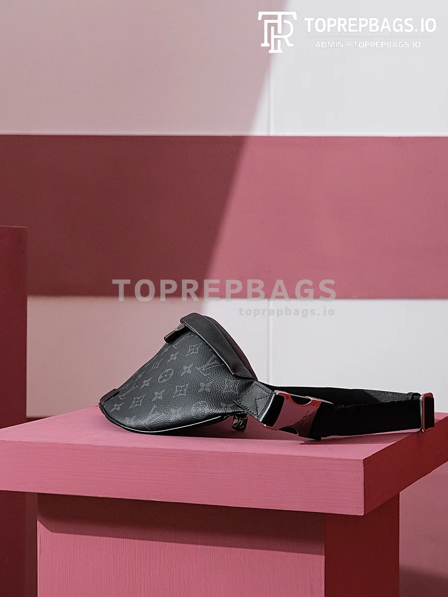 i1693820677_7389_1 Louis Vuitton Discovery Bumbag Small in Black