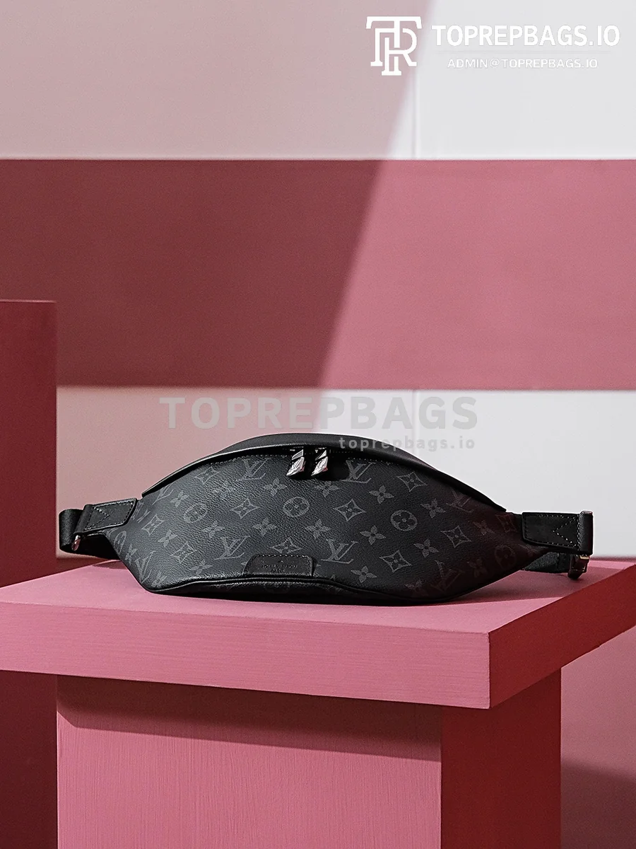 i1693820677_755_0 Louis Vuitton Discovery Bumbag Small in Black