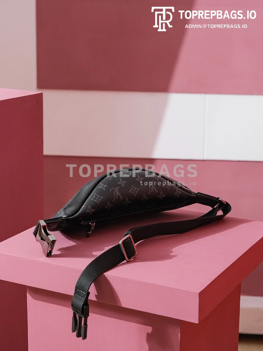 i1693820677_8557_5 Louis Vuitton Discovery Bumbag Small in Black