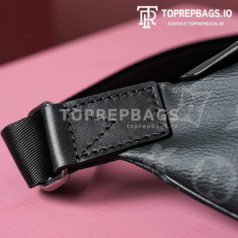 i1693820720_3650_3 Louis Vuitton Discovery Bumbag Small in Black