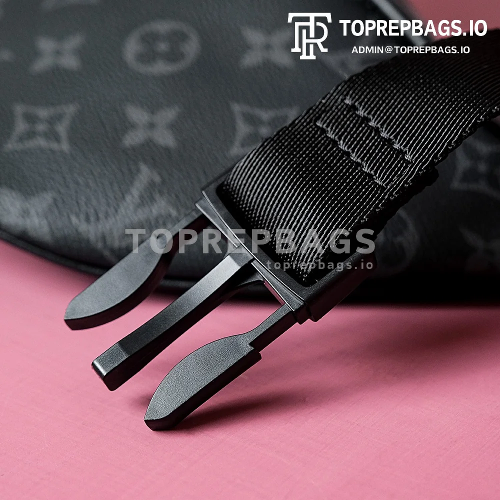 i1693820720_586_6 Louis Vuitton Discovery Bumbag Small in Black