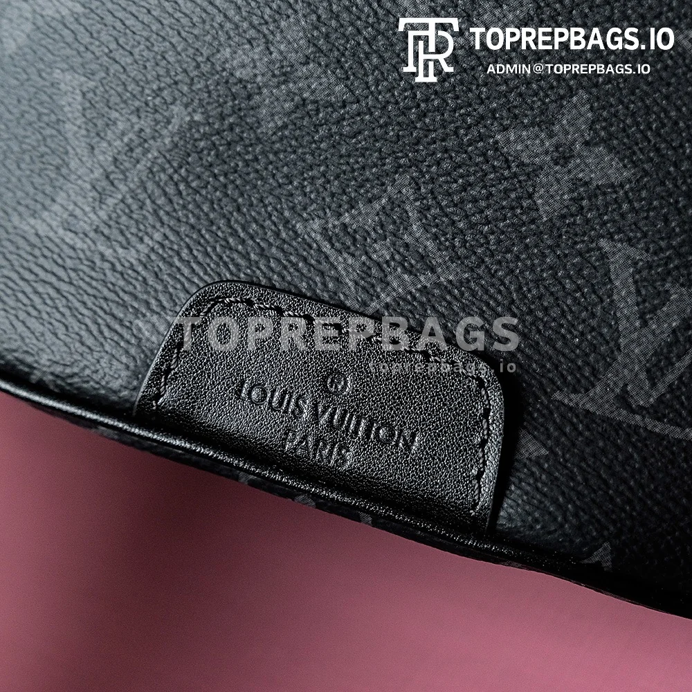 i1693820720_7580_1 Louis Vuitton Discovery Bumbag Small in Black