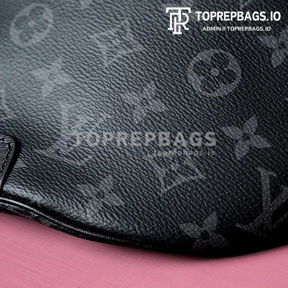 i1693820720_8073_0 Louis Vuitton Discovery Bumbag Small in Black