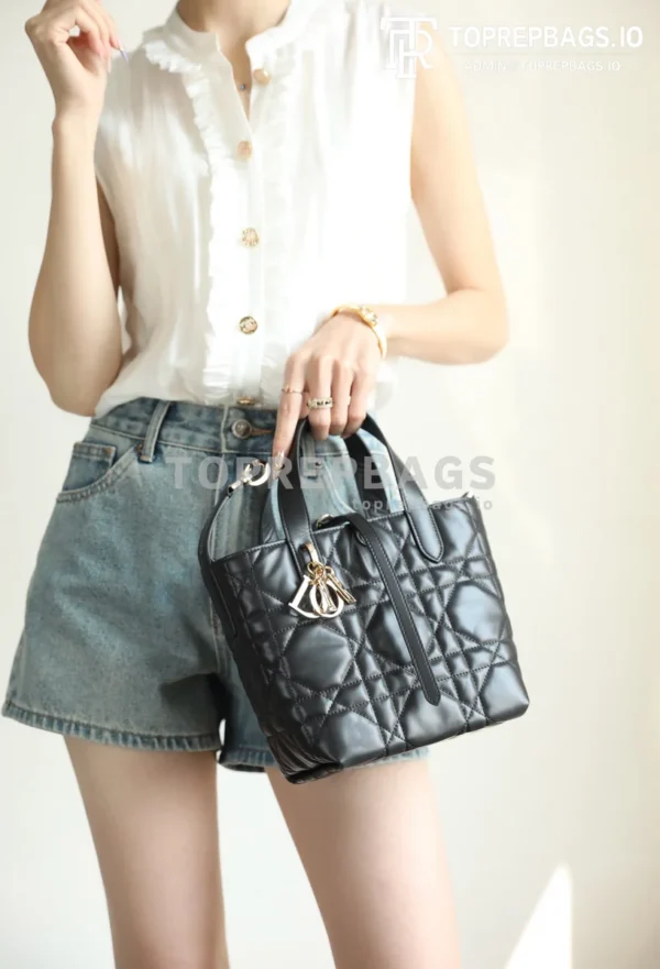 i1739776712403_3088_0_4 Dior Toujours Vertical in Black