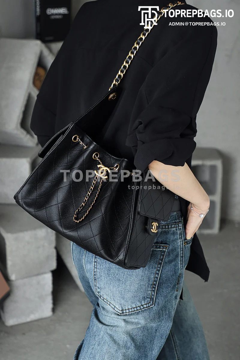 i1745988931585_6137_0_2 Chanel 25 Bag Small Hobo in Black