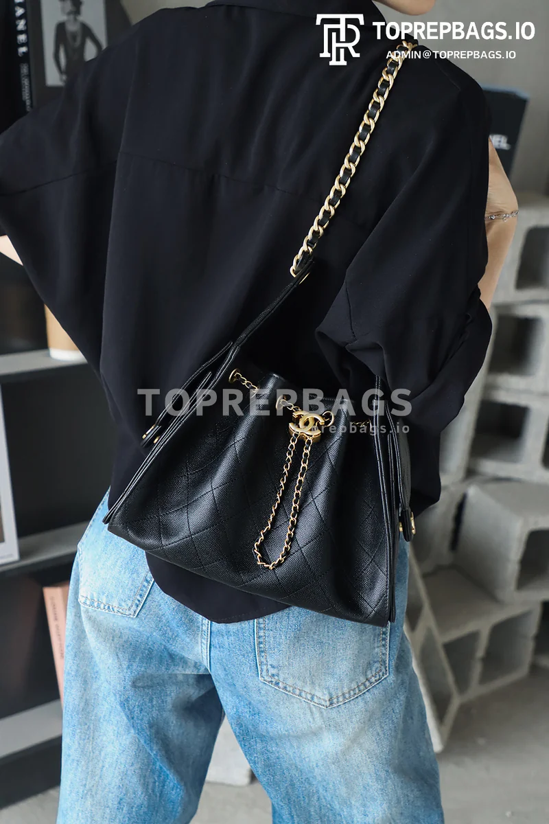 i1745988931736_5157_0_8 Chanel 25 Bag Small Hobo in Black