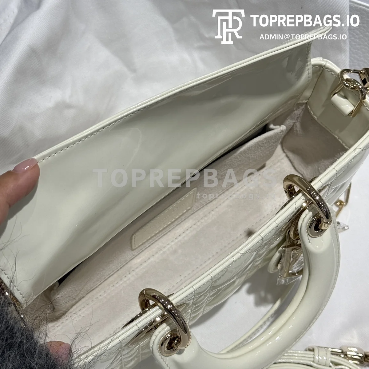 i1746697703871_516_0_7 Dior D-Joy in White
