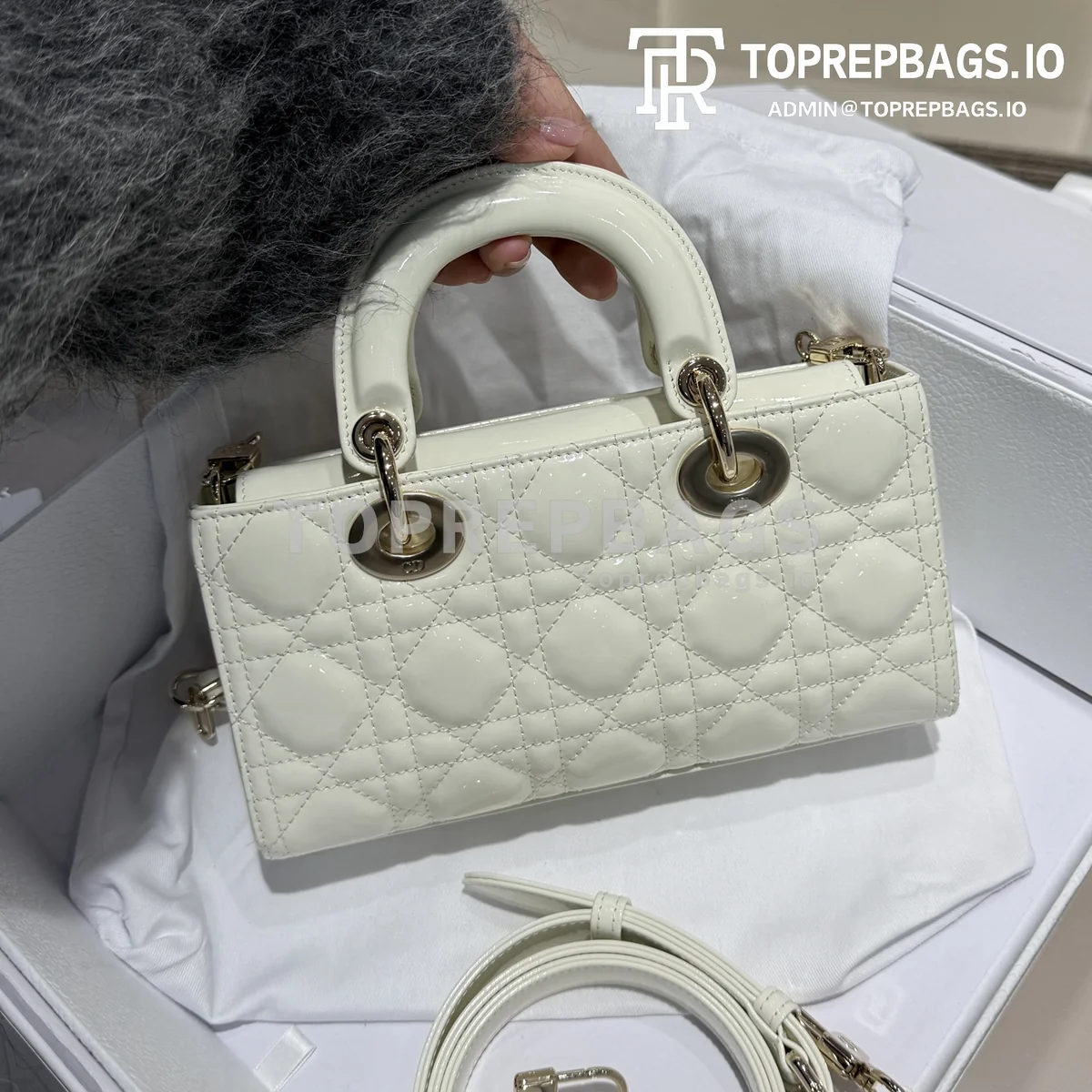 i1746697703969_5137_0_1 Dior D-Joy in White