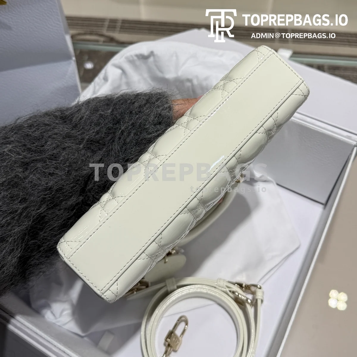 i1746697704992_6332_0_3 Dior D-Joy in White