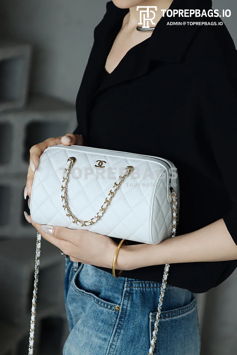 i1747208323738_2242_0_1 Chanel 25P Mini Bowling in White