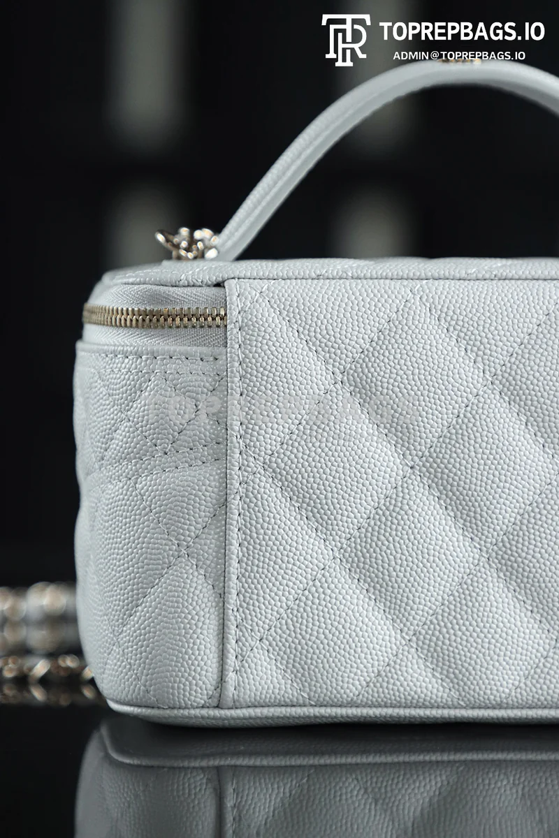 i1747295205271_9259_0_6 Chanel 25C Vanity Case in White
