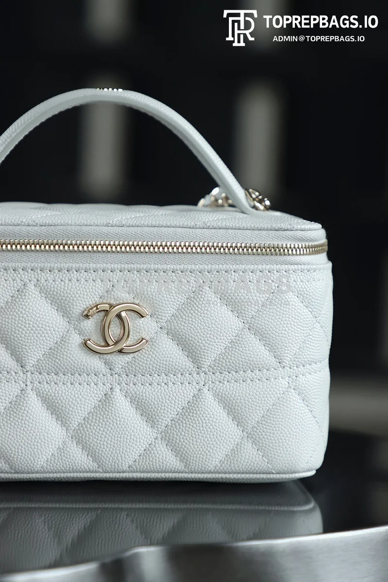 i1747295206629_5306_0_4 Chanel 25C Vanity Case in White