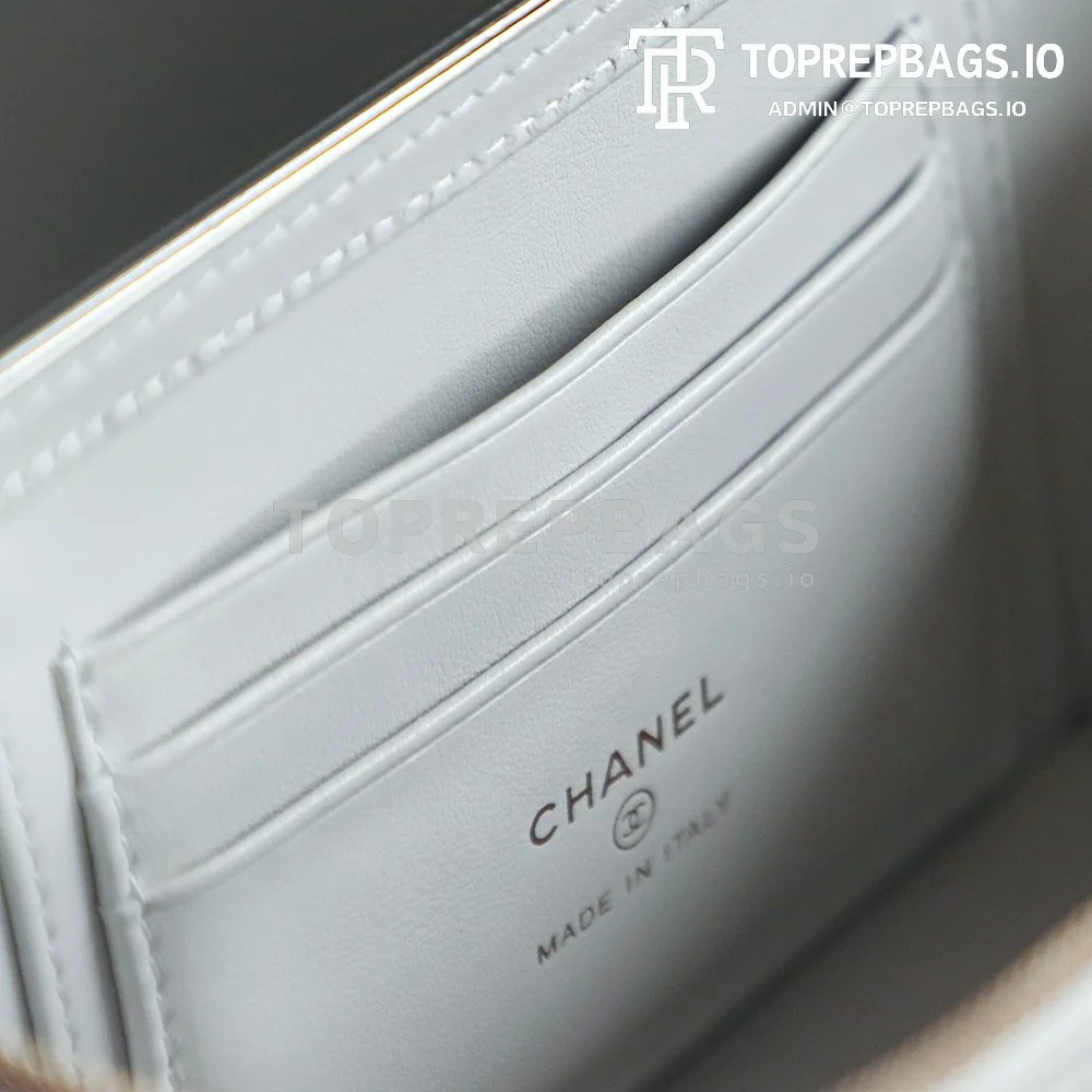i1747295332721_681_0_6 Chanel 25C Vanity Case in White