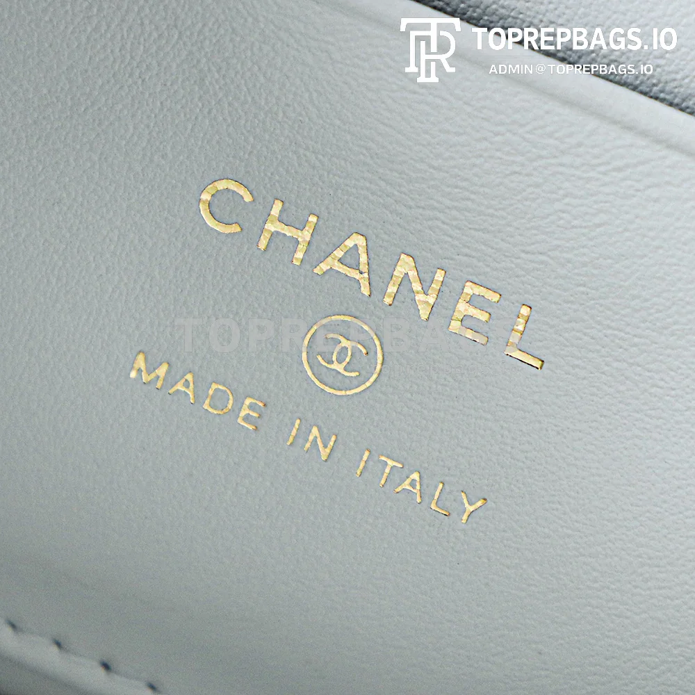 i1747295332927_3473_0_7 Chanel 25C Vanity Case in White