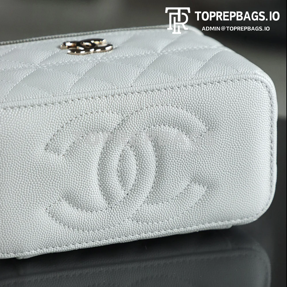 i1747295333659_3698_0_5 Chanel 25C Vanity Case in White