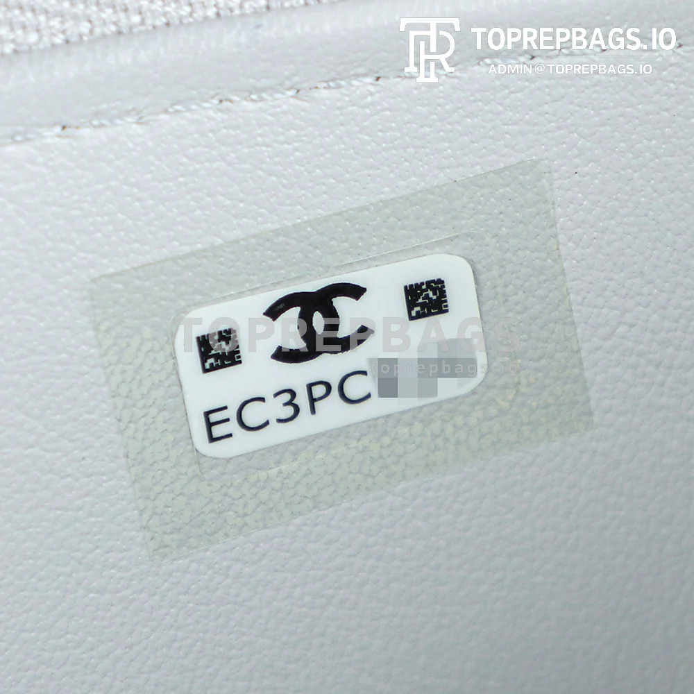 i1747295333661_503_0_8 Chanel 25C Vanity Case in White