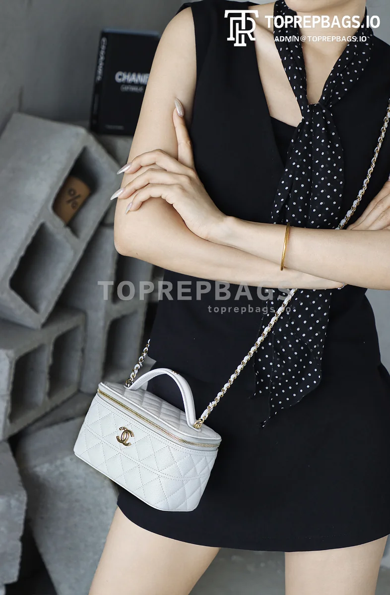 i1747295525336_9391_0_6 Chanel 25C Vanity Case in White