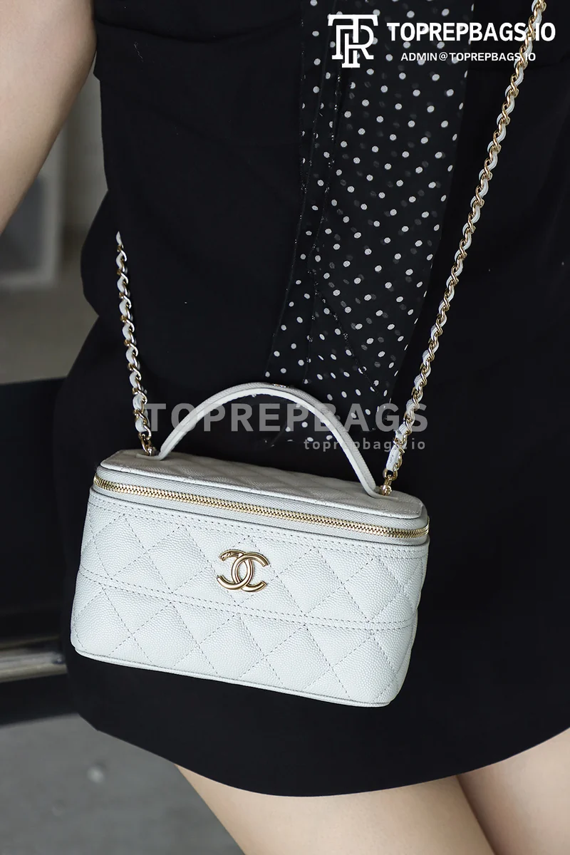 i1747295525369_8400_0_8 Chanel 25C Vanity Case in White