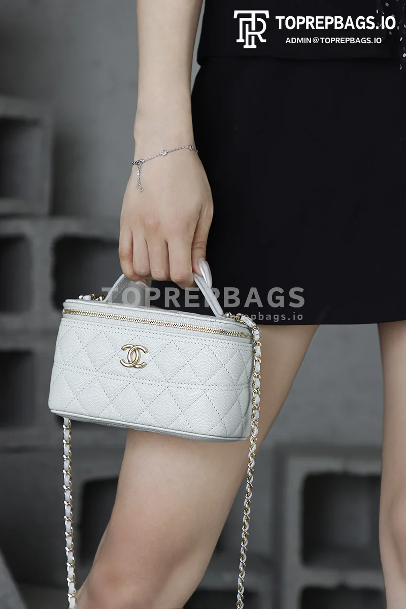 i1747295526710_4291_0_0 Chanel 25C Vanity Case in White