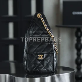 Chanel 25 Bag Small in Black
