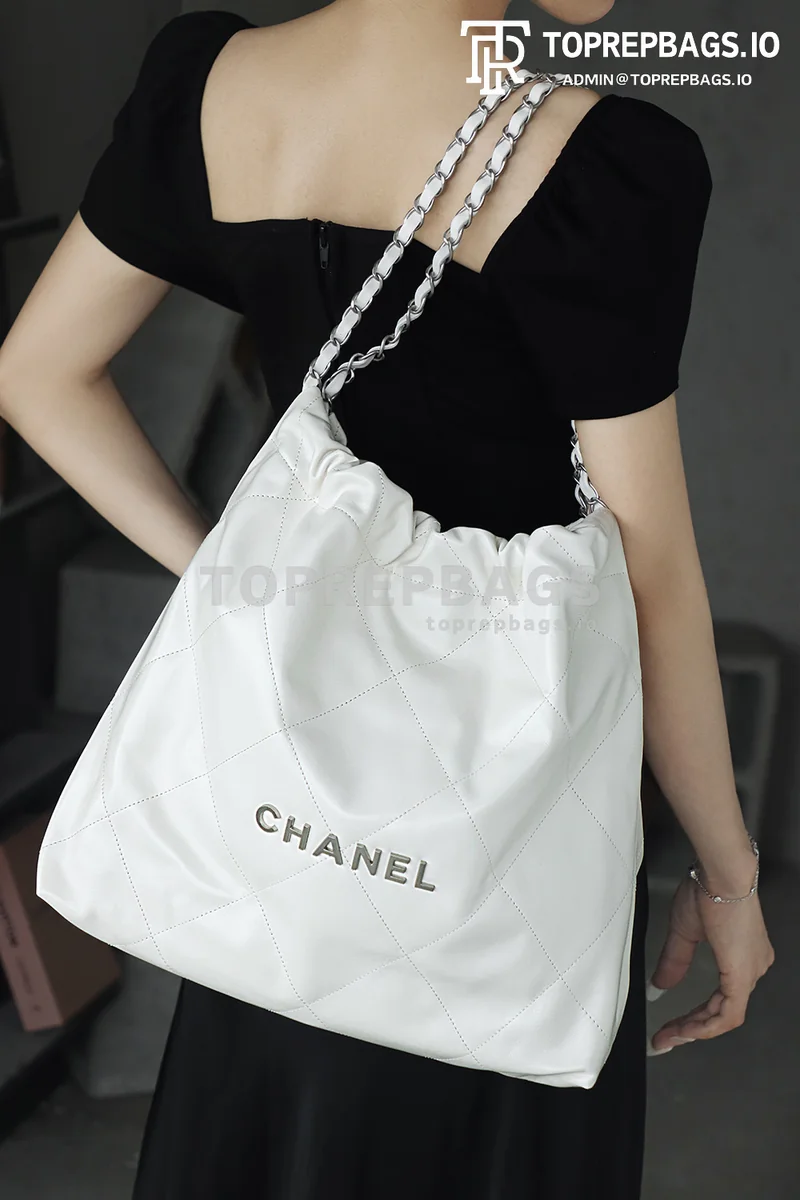 i1748001059449_43_0_1 Chanel 22 Bag Medium in White