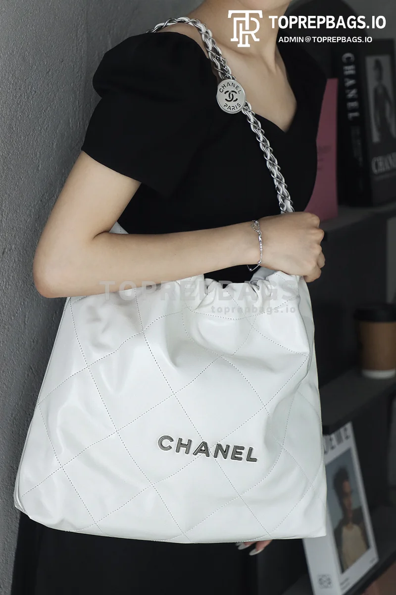 i1748001059461_8250_0_4 Chanel 22 Bag Medium in White