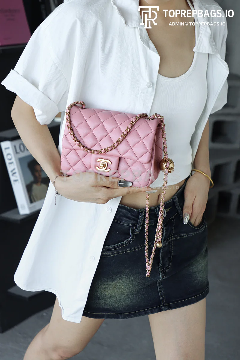i1750141334261_7668_0_3 Chanel Pearl Crush Square Mini in Pink