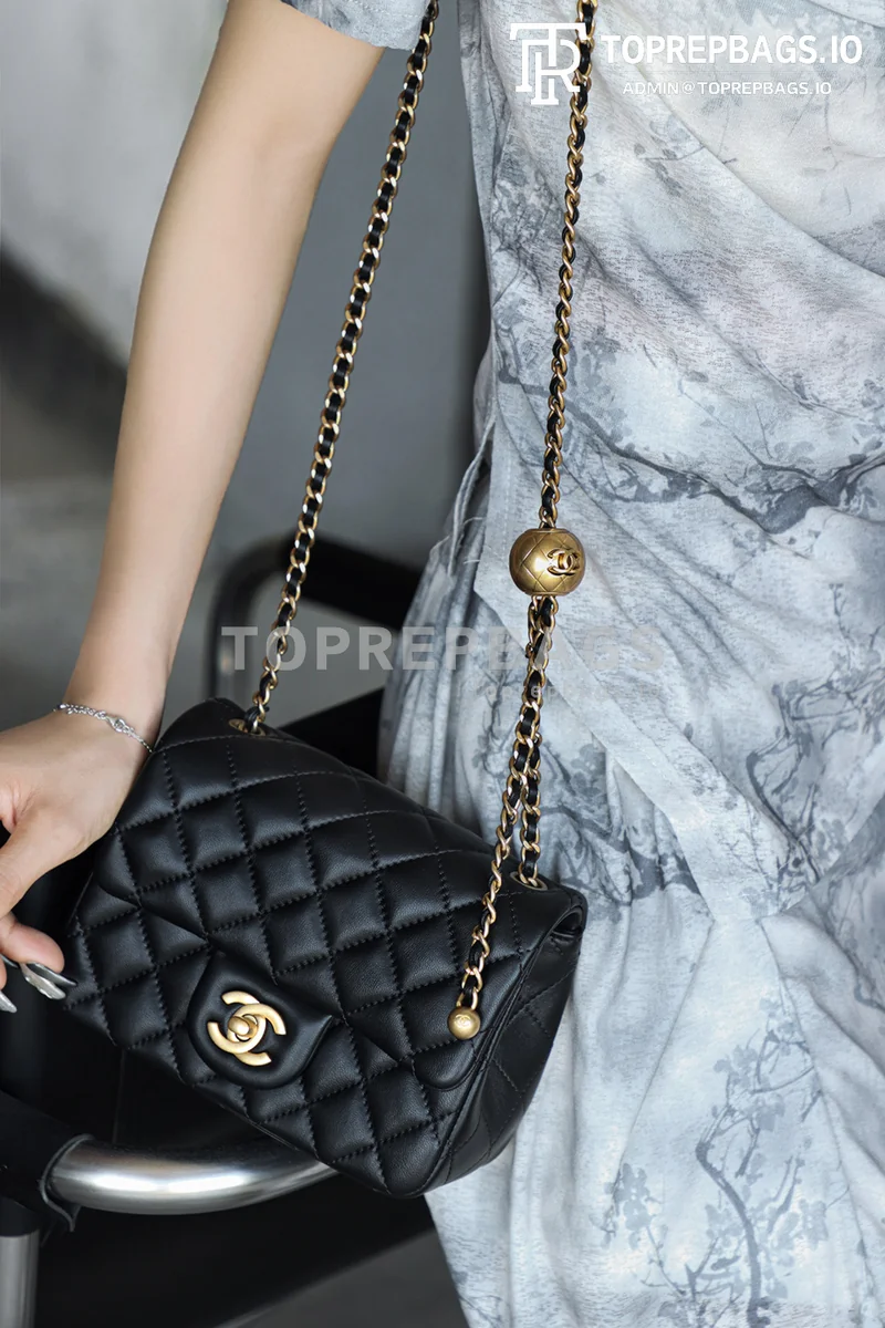 i1750148427512_2159_0_0 Chanel Pearl Crush Square Mini in Black