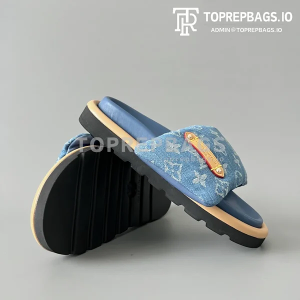 i1750768103078_9994_0_5 Louis Vuitton Pool Pillow Comfort in Blue