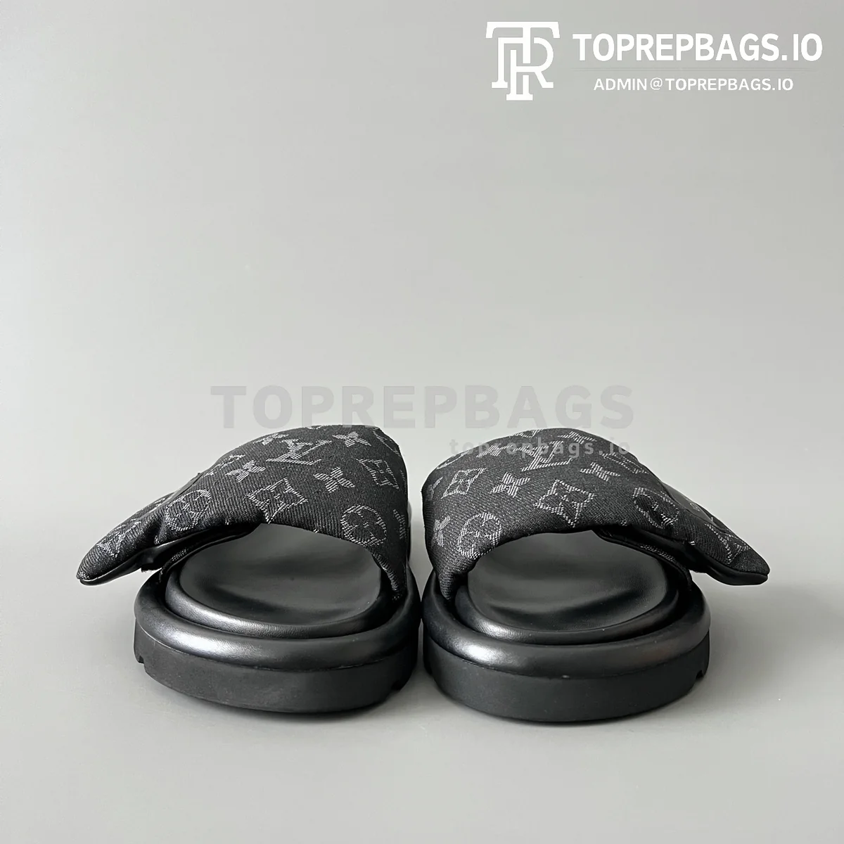 i1750768616469_45_0_1 Louis Vuitton Pool Pillow Comfort in Black