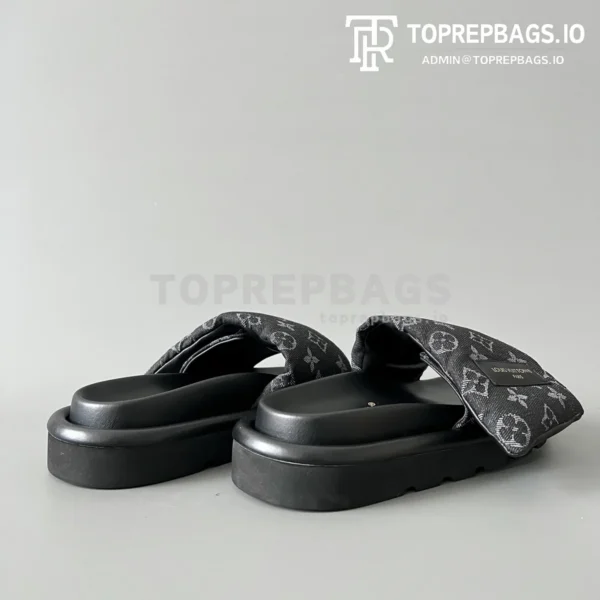 i1750768616584_2132_0_3 Louis Vuitton Pool Pillow Comfort in Black