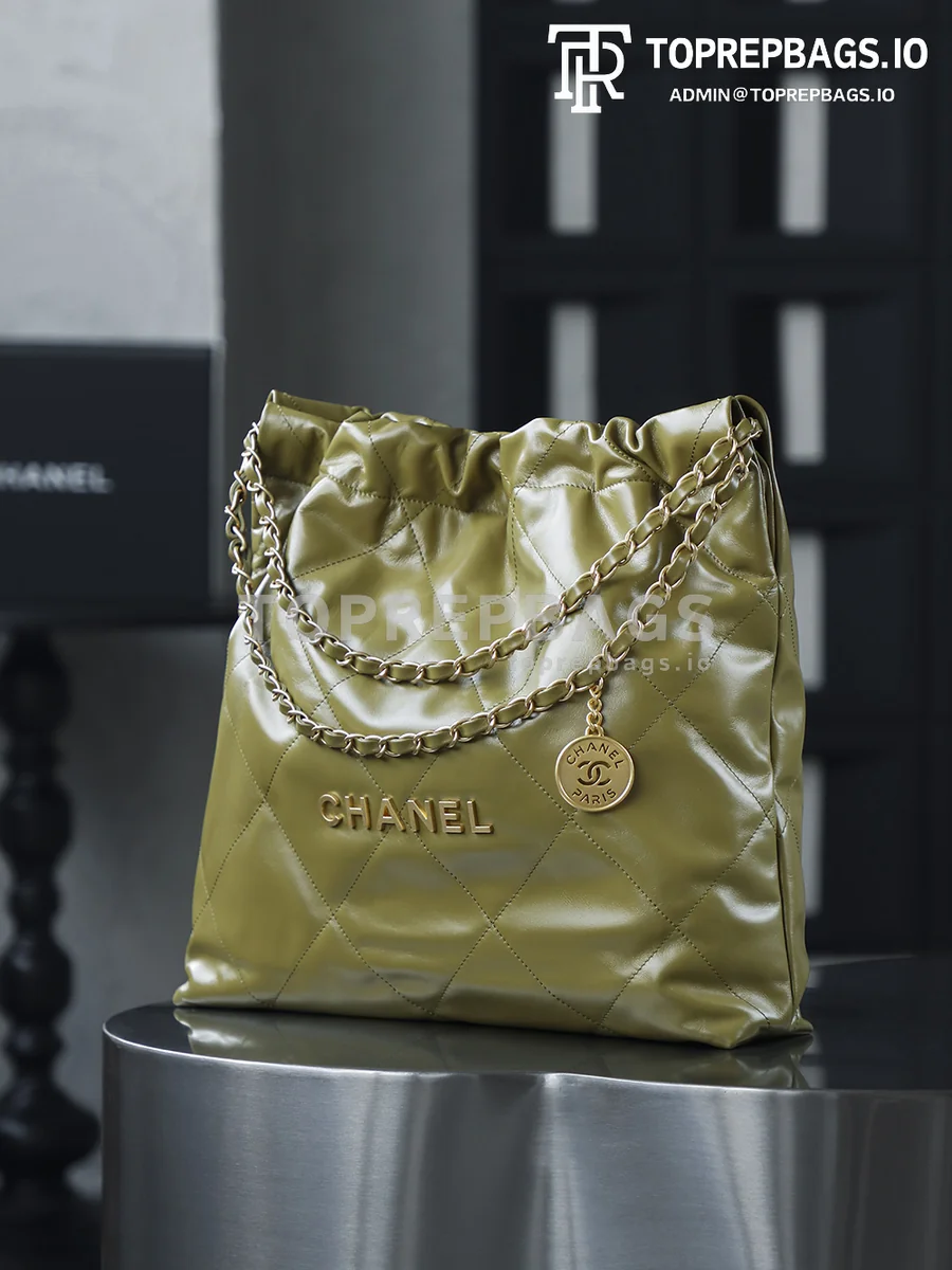i1752914504947_2464_0_1 Chanel 22 Bag Medium in Green