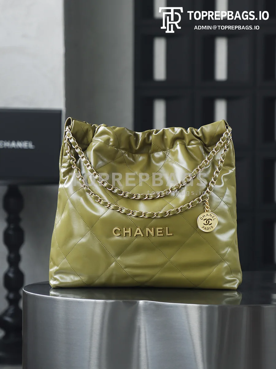 i1752914504948_2451_0_0 Chanel 22 Bag Medium in Green