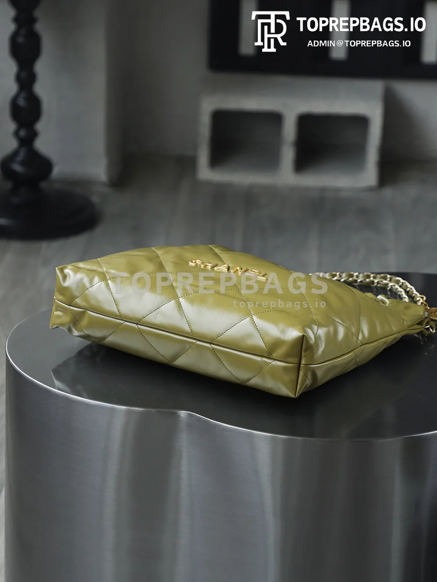 i1752914505886_4358_0_6 Chanel 22 Bag Medium in Green