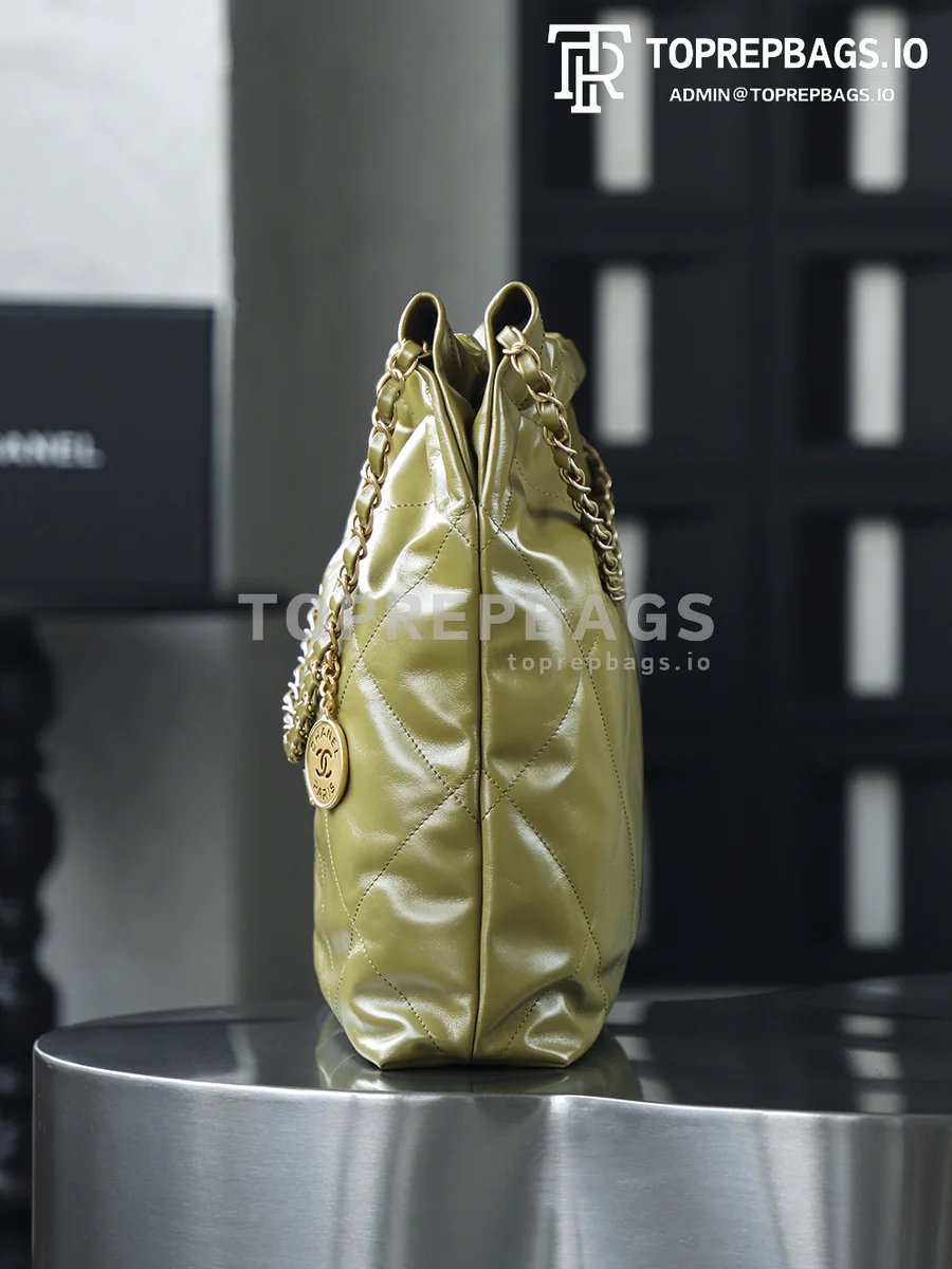 i1752914505926_5226_0_2 Chanel 22 Bag Medium in Green