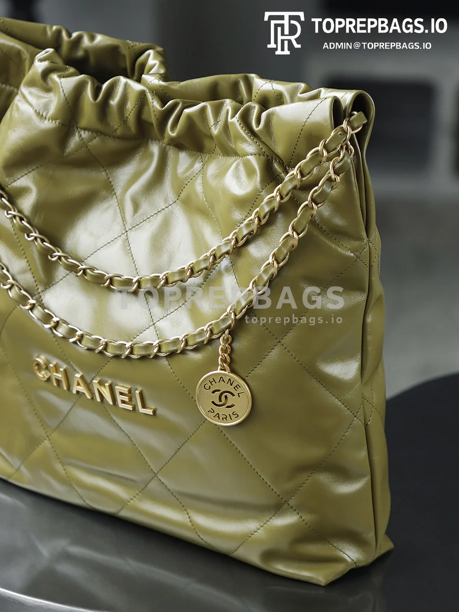 i1752914518912_7322_0_11 Chanel 22 Bag Medium in Green