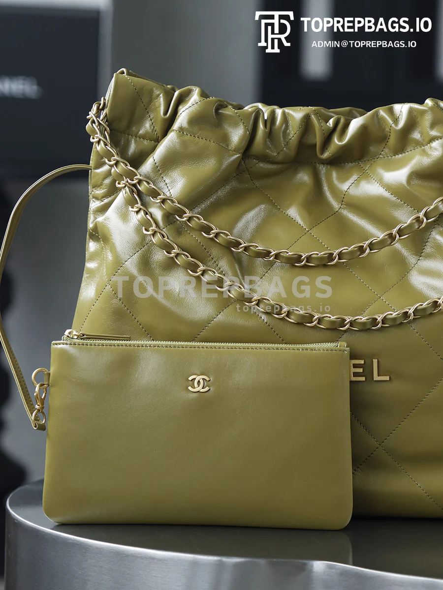 i1752914518934_9433_0_10 Chanel 22 Bag Medium in Green