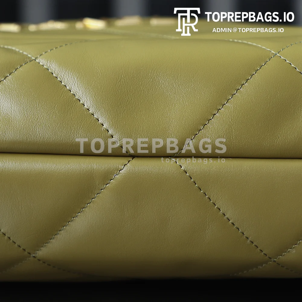i1752914824227_2441_0_7 Chanel 22 Bag Medium in Green