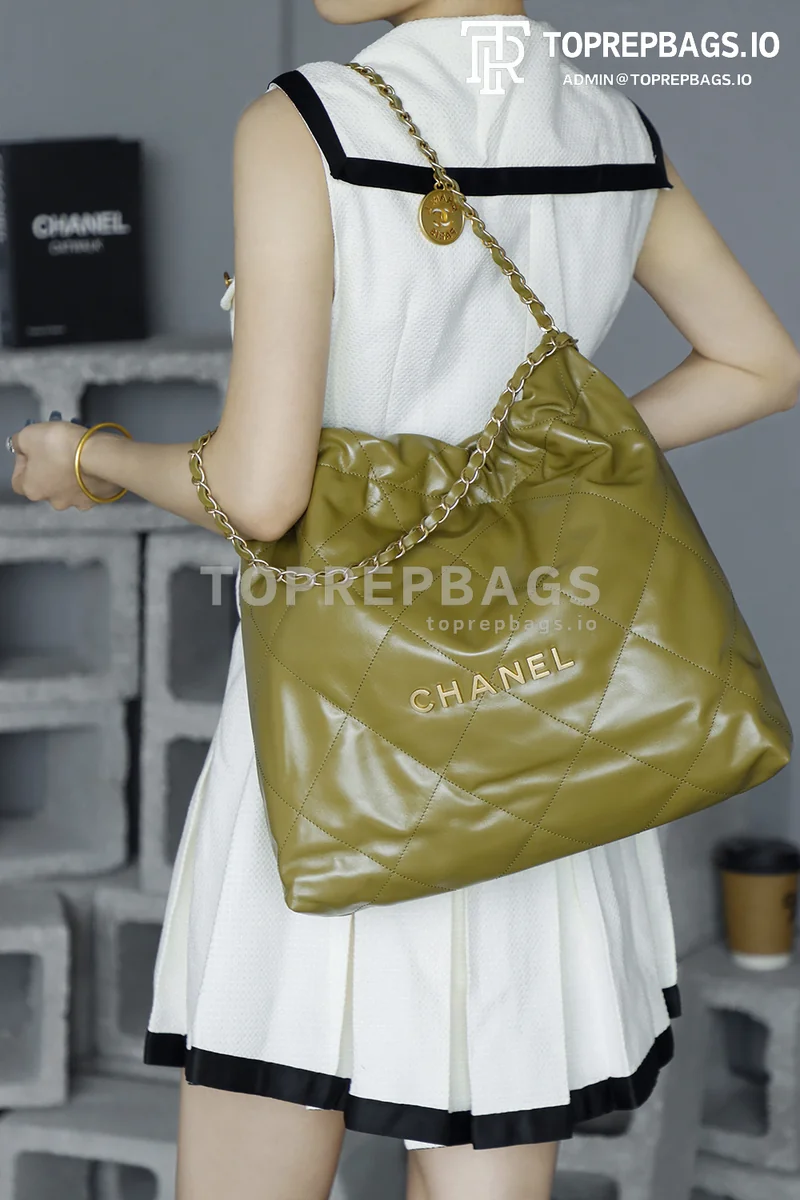 i1752915093671_1598_0_1 Chanel 22 Bag Medium in Green