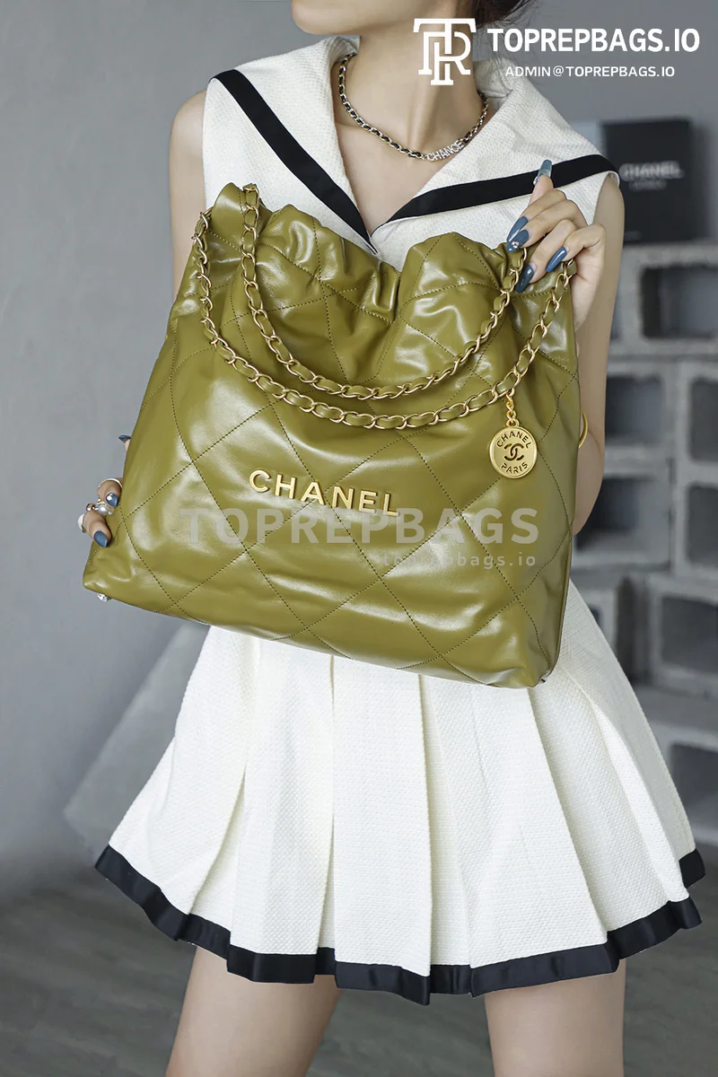 i1752915094427_8734_0_10 Chanel 22 Bag Medium in Green