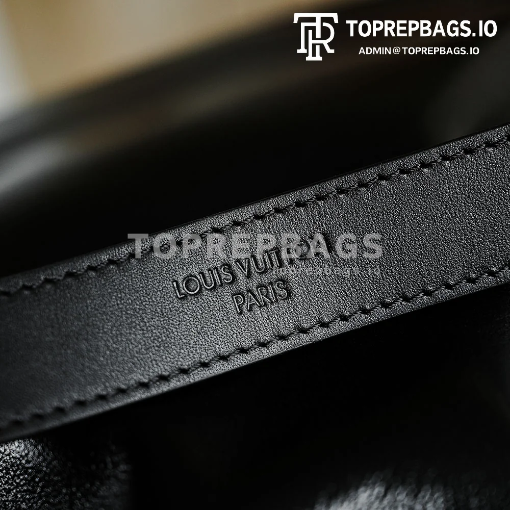 i1756798910500_9253_0_5 Louis Vuitton Off Duty Vibe Medium in Black