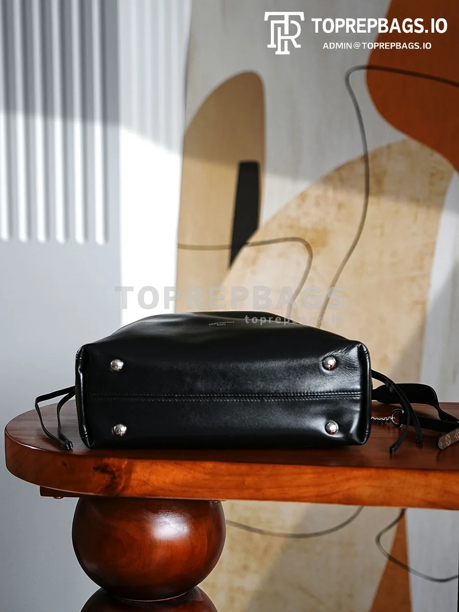i1756799013748_6514_0_7 Louis Vuitton Off Duty Vibe Medium in Black